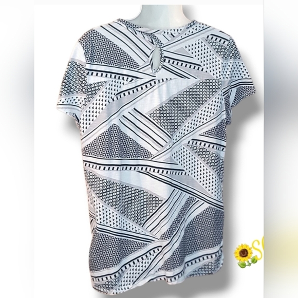 Chico's Black and White Patterned Short Sleeve Top - Picture 3 of 5